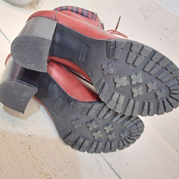 Momo Chelsea Boots Red With Plaid Block Heel Women's Size 10M - Picture 8 of 11